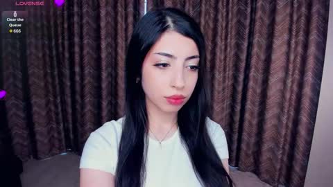 Snapshot of kindraevert chatting on 11/17/25, 05:02 Megan online show from 11/17/25, 05:02