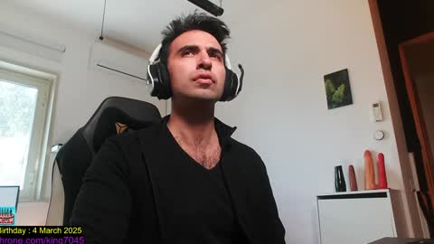 Snapshot of king7045 chatting on 01/31/25, 10:52 king7045 online show from 01/31/25, 10:52