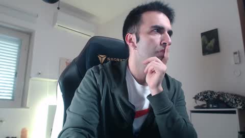 Snapshot of king7045 chatting on 03/11/25, 09:34 king7045 online show from 03/11/25, 09:34