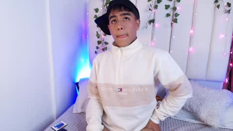 king  help me reach 100 likes online show from 01/04/25, 02:56