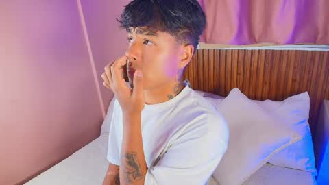 Snapshot of king_azahell chatting on 03/31/26, 02:02 king help me reach 100 likes online show from 03/31/26, 02:02