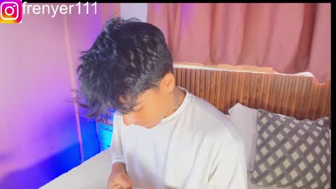 Snapshot of king_azahell chatting on 04/12/26, 05:40 king help me reach 100 likes online show from 04/12/26, 05:40