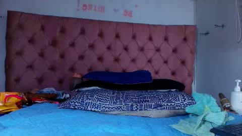 Bella online show from 09/30/25, 03:11