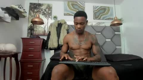 Snapshot of king_fitt_ chatting on 06/08/26, 01:33 HOT MEN BLACK online show from 06/08/26, 01:33