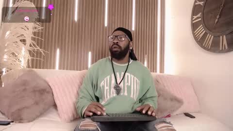 Snapshot of king_mallik chatting on 09/18/25, 01:02 Malik  online show from 09/18/25, 01:02