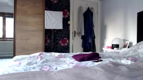 Snapshot of kingandprincess chatting on 04/18/26, 05:50 sexysexyhotwetpinkredpussy online show from 04/18/26, 05:50