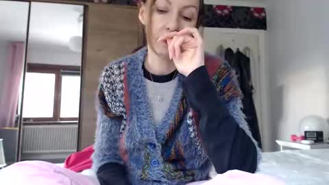Snapshot of kingandprincess chatting on 06/03/26, 06:02 sexysexyhotwetpinkredpussy online show from 06/03/26, 06:02