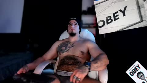 Snapshot of kingbear777 chatting on 02/05/25, 01:04 King Bear online show from 02/05/25, 01:04