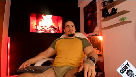 Snapshot of kingbear777 chatting on 09/10/25, 02:11 King Bear online show from 09/10/25, 02:11