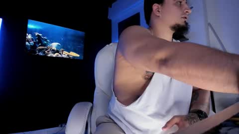 Snapshot of kingbear777 chatting on 09/22/25, 02:02 King Bear online show from 09/22/25, 02:02