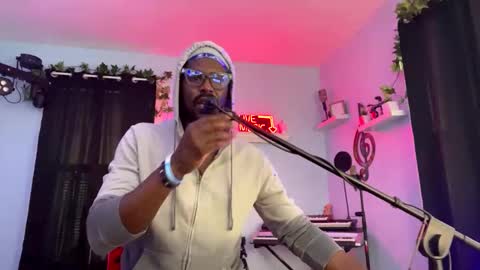 Snapshot of kingcorbra chatting on 01/25/25, 01:41 KC online show from 01/25/25, 01:41