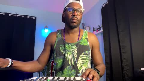 Snapshot of kingcorbra chatting on 03/02/25, 04:39 KC online show from 03/02/25, 04:39