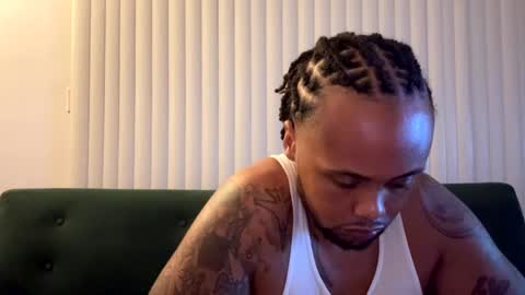 Snapshot of kingdabiggest chatting on 09/23/25, 04:04 KingDaBiggest online show from 09/23/25, 04:04