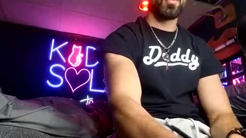 Snapshot of kingdaddysayless chatting on 10/22/25, 09:58 kingdaddysayless online show from 10/22/25, 09:58