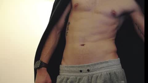 Snapshot of kingkarlos_ chatting on 12/24/24, 10:28 KingKarlos online show from 12/24/24, 10:28