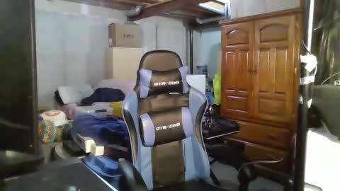 Snapshot of kingoffootfetish chatting on 12/19/25, 09:05 Master King Tommy online show from 12/19/25, 09:05