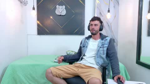 Snapshot of kingoftemptation chatting on 06/10/26, 04:01 KING online show from 06/10/26, 04:01