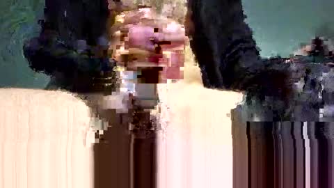 Snapshot of kingstache chatting on 01/04/25, 06:19 Kingstache online show from 01/04/25, 06:19