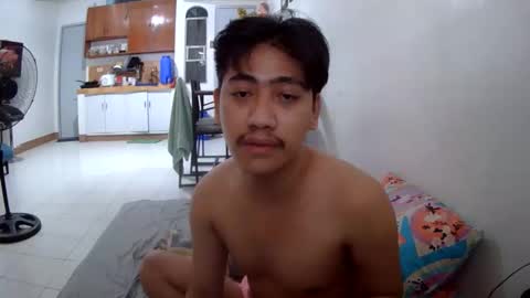 Snapshot of kingsucker2069 chatting on 10/29/25, 06:26 Ruru online show from 10/29/25, 06:26