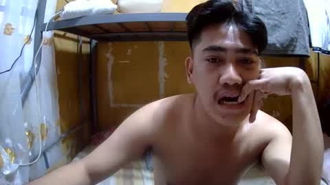 Snapshot of kingsucker2069 chatting on 11/24/25, 08:47 Ruru online show from 11/24/25, 08:47