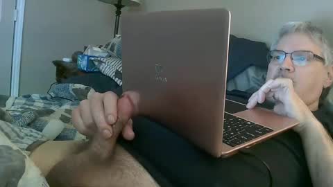 Snapshot of kingtongue10 chatting on 01/01/25, 04:50 kingtongue10 online show from 01/01/25, 04:50