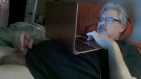 Snapshot of kingtongue10 chatting on 01/19/25, 01:01 kingtongue10 online show from 01/19/25, 01:01