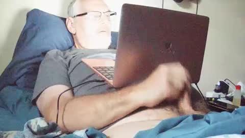 Snapshot of kingtongue10 chatting on 10/01/25, 12:22 kingtongue10 online show from 10/01/25, 12:22