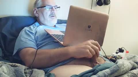 Snapshot of kingtongue10 chatting on 10/04/25, 11:41 kingtongue10 online show from 10/04/25, 11:41