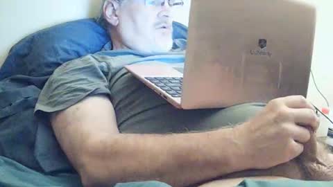 Snapshot of kingtongue10 chatting on 11/14/25, 10:25 kingtongue10 online show from 11/14/25, 10:25