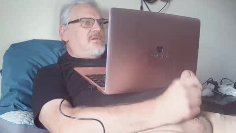 Snapshot of kingtongue10 chatting on 11/22/25, 07:46 kingtongue10 online show from 11/22/25, 07:46