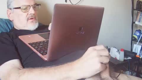 Snapshot of kingtongue10 chatting on 11/23/25, 04:07 kingtongue10 online show from 11/23/25, 04:07