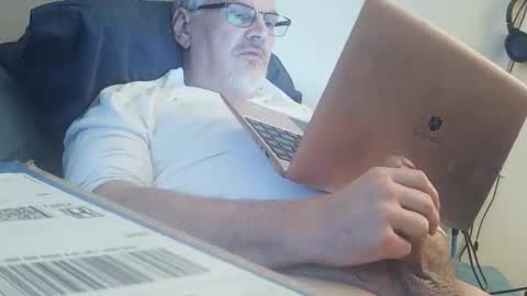 Snapshot of kingtongue10 chatting on 01/06/26, 10:23 kingtongue10 online show from 01/06/26, 10:23