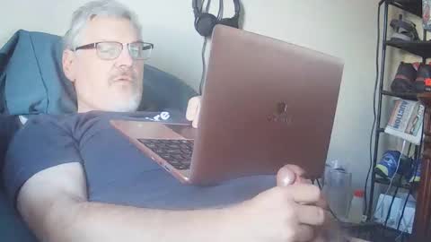 Snapshot of kingtongue10 chatting on 01/13/26, 09:42 kingtongue10 online show from 01/13/26, 09:42