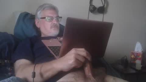 Snapshot of kingtongue10 chatting on 02/17/26, 10:05 kingtongue10 online show from 02/17/26, 10:05