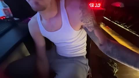 Snapshot of kinksss4all chatting on 11/16/25, 03:34 KinkPLAY9 online show from 11/16/25, 03:34