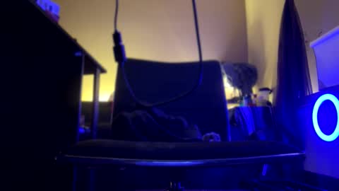 Snapshot of kinksss4all chatting on 11/17/25, 06:41 KinkPLAY9 online show from 11/17/25, 06:41