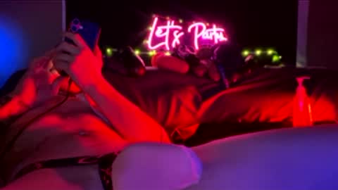 Snapshot of kinksss4all chatting on 12/18/25, 08:09 KinkPLAY9 online show from 12/18/25, 08:09