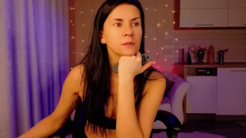 Snapshot of kinky_courtney chatting on 02/24/25, 12:09 Courtney online show from 02/24/25, 12:09