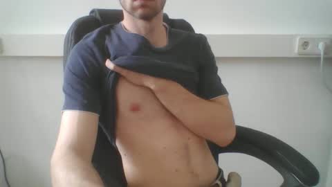 Snapshot of kinky_fuckboymax chatting on 04/14/26, 10:32 Max online show from 04/14/26, 10:32