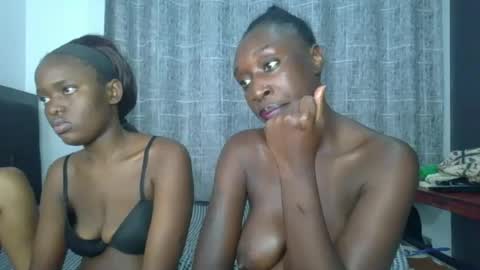 Snapshot of kinky_leila chatting on 07/01/26, 10:42 kinky_leila online show from 07/01/26, 10:42