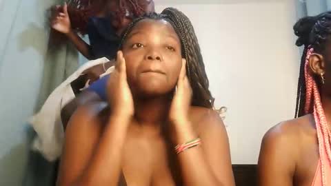 Lola online show from 11/06/25, 10:27