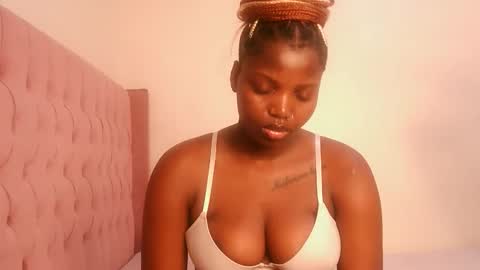 Snapshot of kinky_lola1 chatting on 03/08/26, 09:13 Lola online show from 03/08/26, 09:13