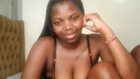 Snapshot of kinky_lola1 chatting on 04/13/26, 11:10 Lola online show from 04/13/26, 11:10