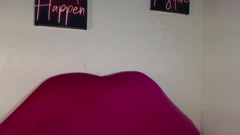 Snapshot of kinky_me1 chatting on 04/27/26, 07:39 princess online show from 04/27/26, 07:39