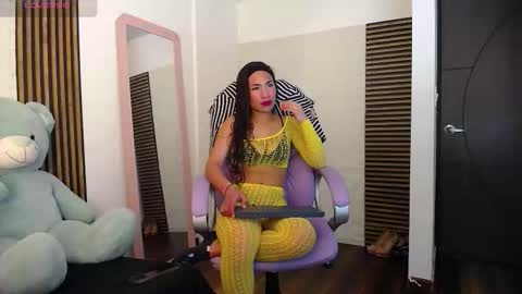 Snapshot of kinky_milky chatting on 09/09/25, 01:49 Lia online show from 09/09/25, 01:49