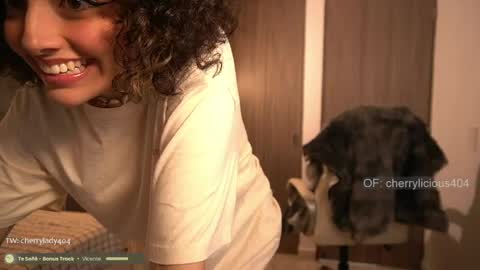 Snapshot of kinky_mj chatting on 05/21/26, 05:20 Mary your fav curly girl online show from 05/21/26, 05:20