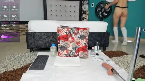 Snapshot of kinky_polar chatting on 11/18/25, 03:23 Polar online show from 11/18/25, 03:23