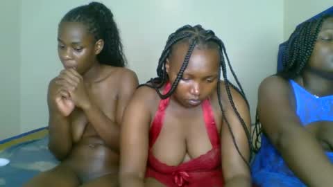 Snapshot of kinky_roey chatting on 02/05/25, 12:20 kinky_roey online show from 02/05/25, 12:20