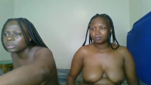 Snapshot of kinky_roey chatting on 02/18/25, 12:28 kinky_roey online show from 02/18/25, 12:28