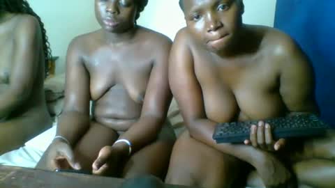 Snapshot of kinky_roey chatting on 02/20/25, 12:08 kinky_roey online show from 02/20/25, 12:08